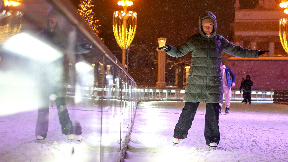 Стало известно, какое шоу покажут на катке на Конюшенной площади в Петербурге