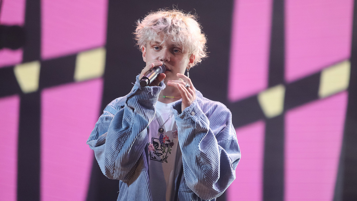 Ваня Дмитриенко поймал мультяшку в игре «Зима в Москве»