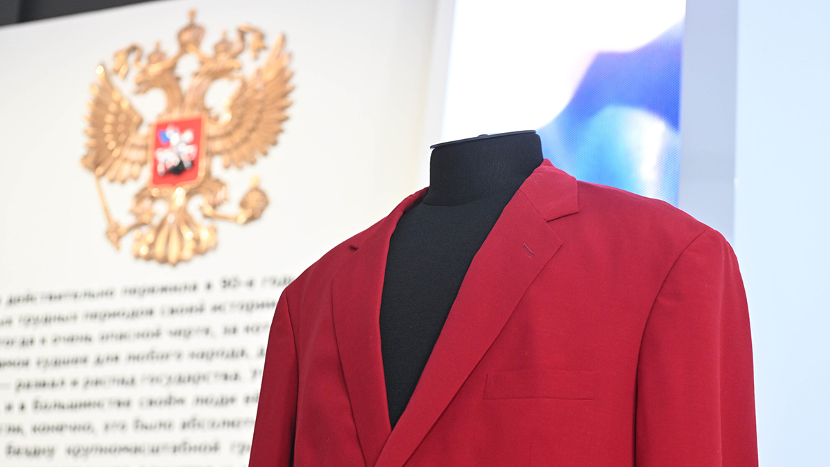 Красный пиджак Жириновского стал музейным экспонатом