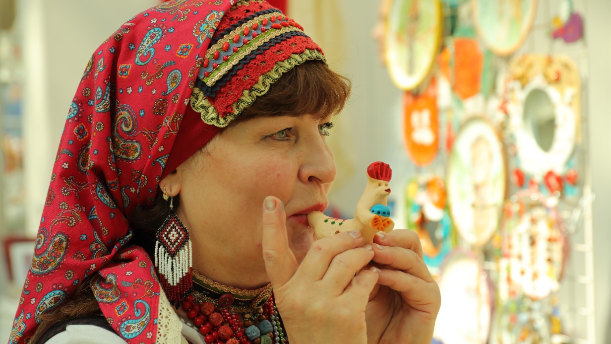 На выставке «Уникальная Россия» отметят юбилеи Матрешки, Жостово и Федоскино