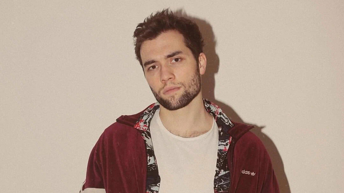 Неизвестные обокрали актера сериала «Бедный олигарх» Галушку в центре Москвы