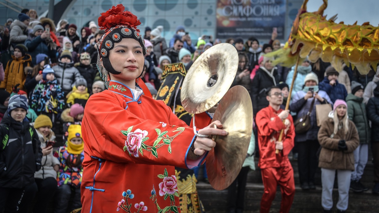 Масштабное празднование китайского Нового года на ВДНХ в Москве. Знание традиций деловых партнеров из Поднебесной помогает вести дела в бизнесе