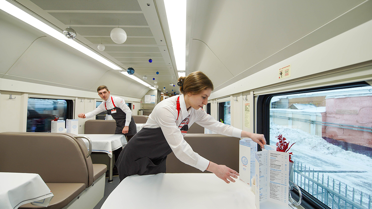 Вагон-ресторан обязали добавлять в поезда дальнего следования