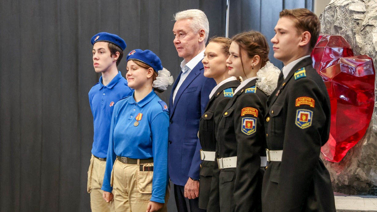 Мэр Москвы Сергей Собянин открыл Музей героизма на ВДНХ. В церемонии приняли участие ребята из «Движения Первых», представители «Молодежи Москвы» и многие другие