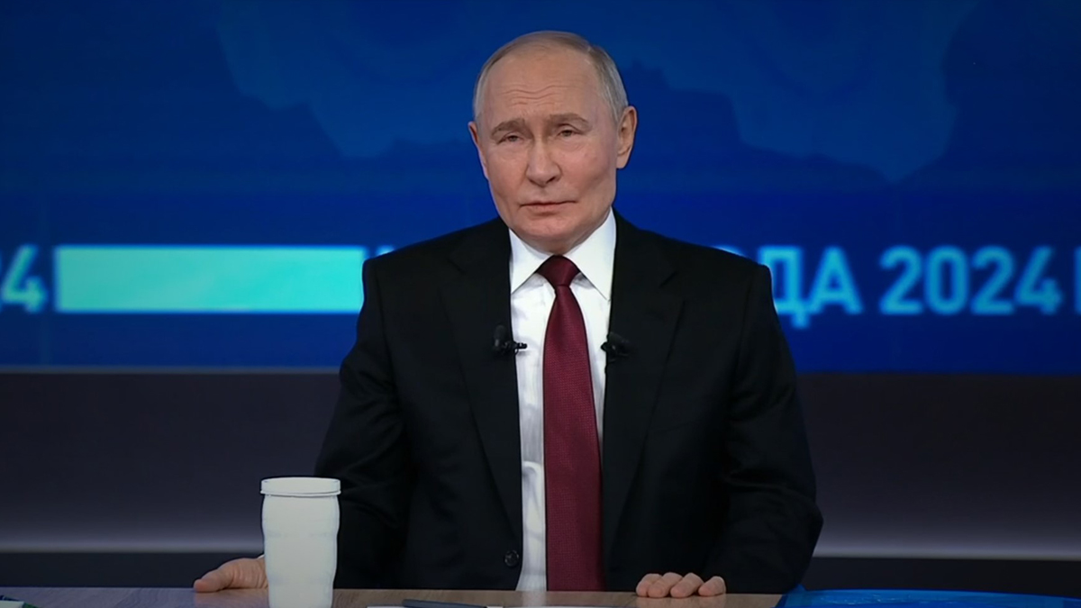 Путин призвал ускорить принятие решений о выплатах семьям попавших в плен бойцов