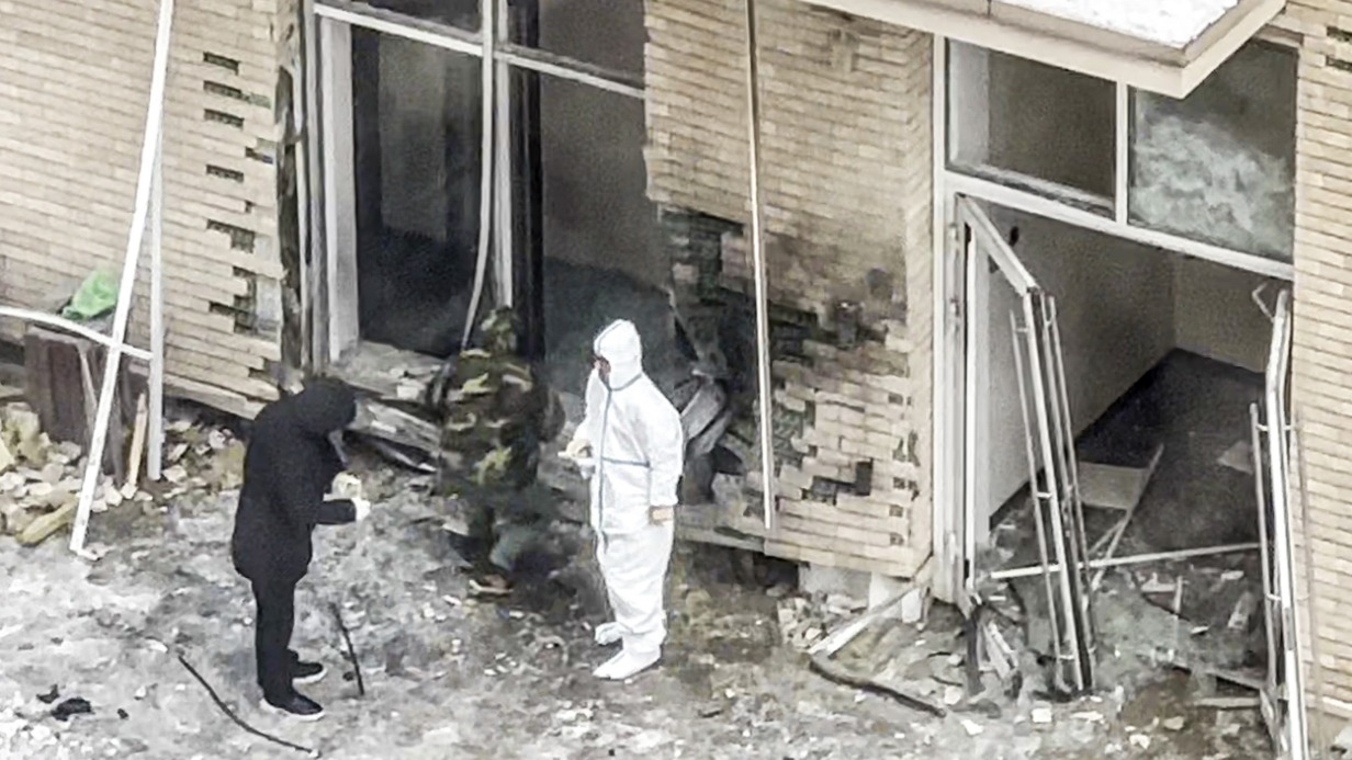 Последствия взрыва на первом этаже жилого дома на Рязанском проспекте