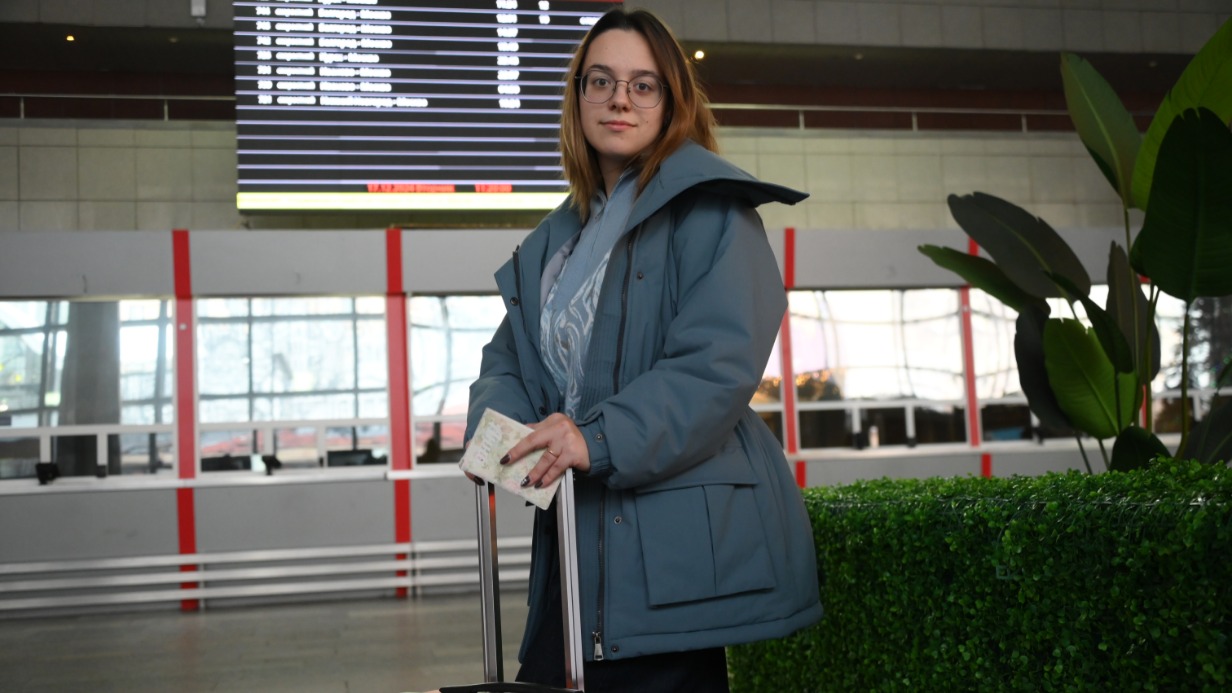 Анна Осипова отправляется на отдых с Курского вокзала