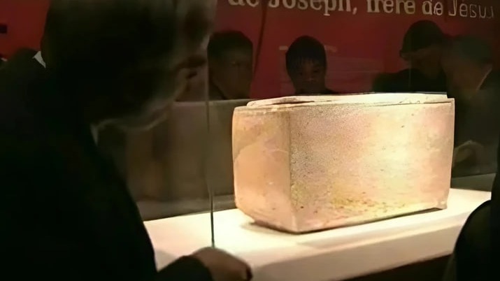 В США привезли саркофаг, в котором мог покоиться брат Иисуса