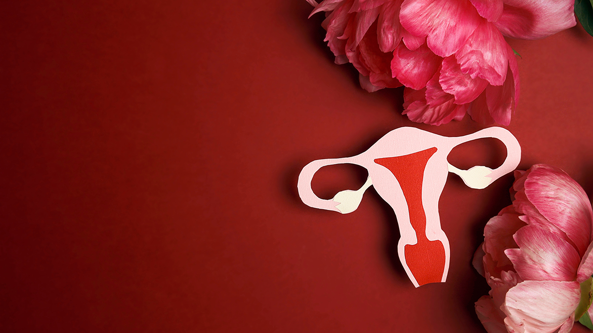 Уральский чиновник растоптал плакат о «стерилизации» в женской консультации