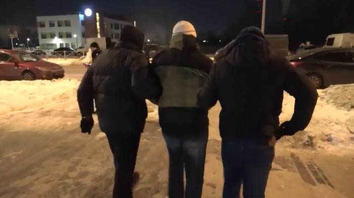 ФСБ опубликовала кадры допроса задержанного за госизмену мужчины