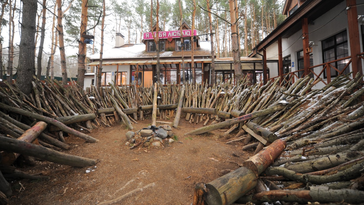 «Лобное место» телепроекта «Дом-2», на котором участники решали, кто останется в реалити-шоу, а кто его покинет