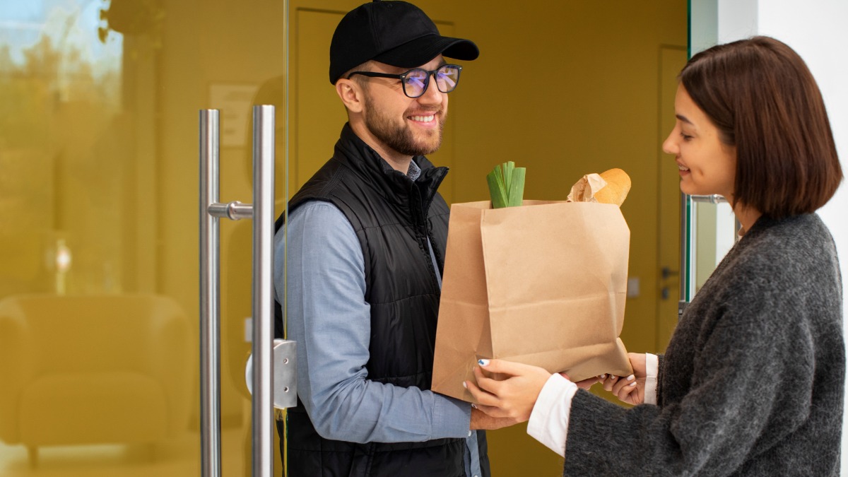 Сервис доставки рассказал, о чем мечтают курьеры