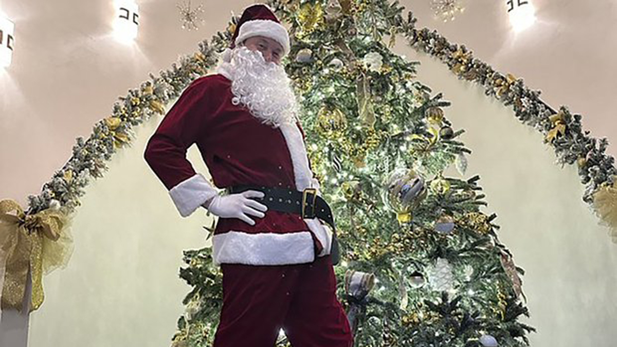 «Оземпиковый Санта»: Илон Маск показал фото после похудения с помощью препаратов