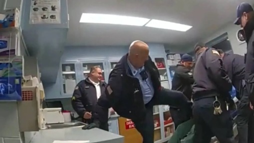 Тюремщики до смерти забили темнокожего заключенного в США 