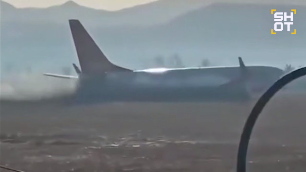 В Сети появилось видео крушения самолета в аэропорту Муан в Южной Корее