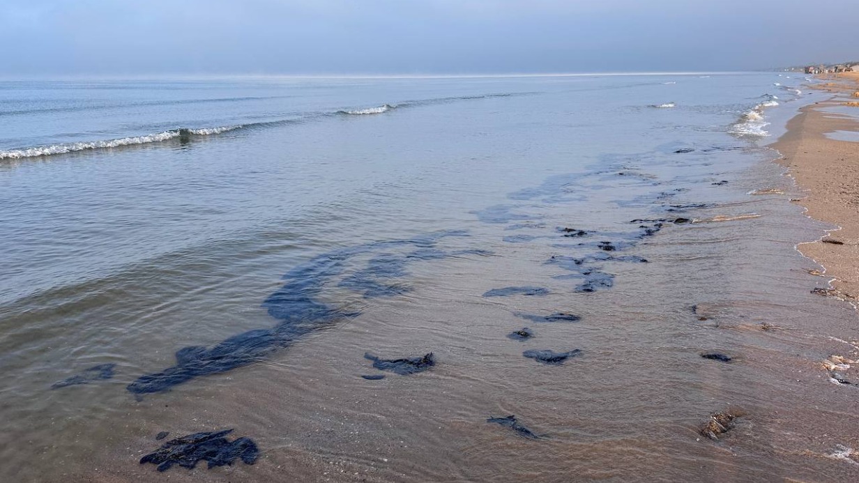 Повторный выброс мазута произошел на части пляжей Анапы