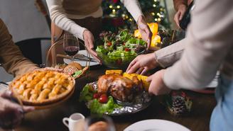 Топ необычных салатов на новогодний стол: рецепты