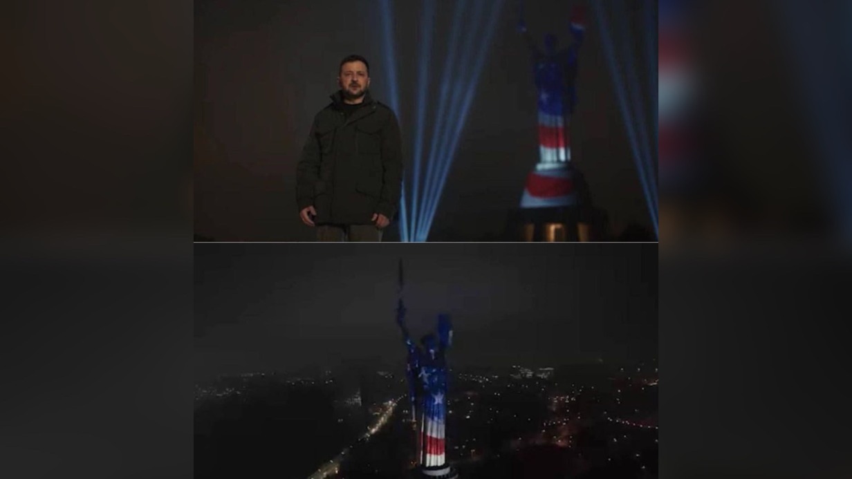 Советский памятник в Киеве подсветили флагом США во время обращения Зеленского