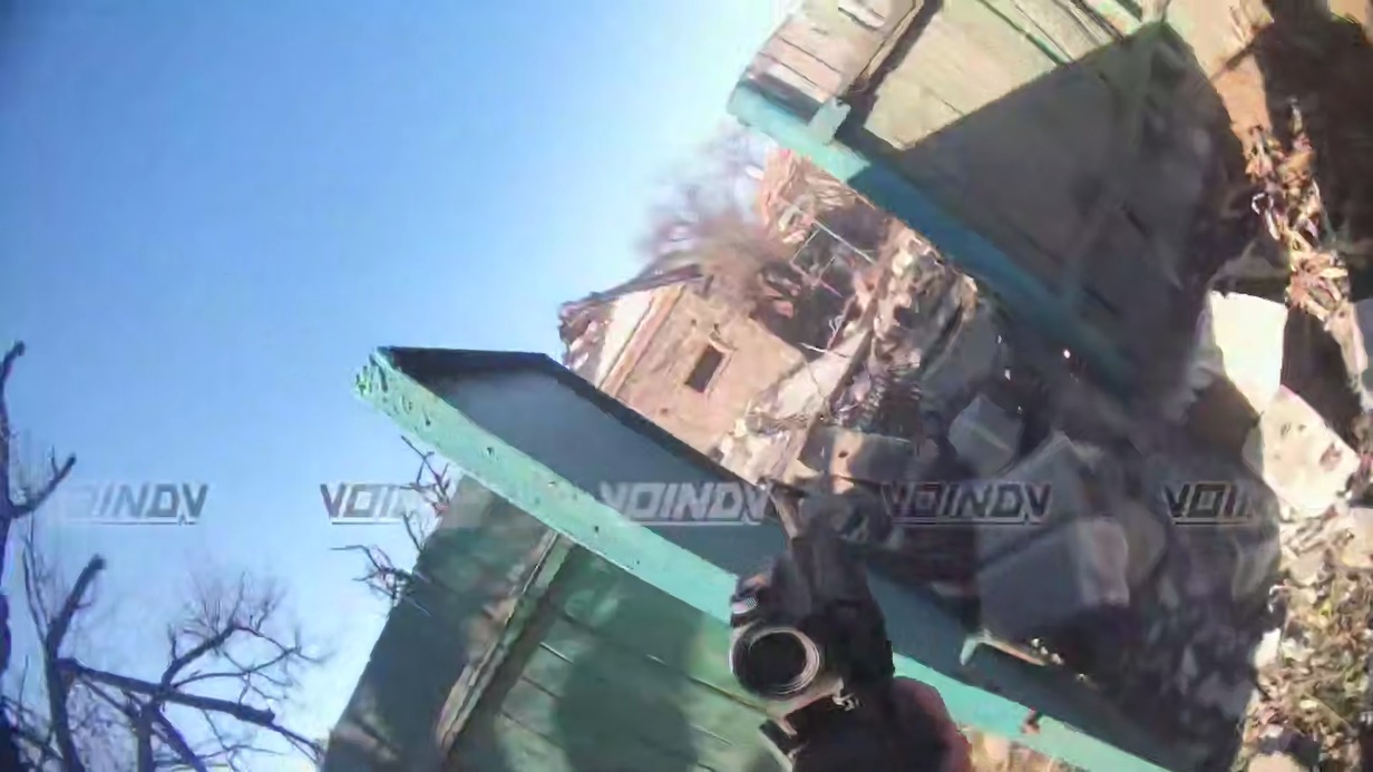 Полное видео схватки на ножах российского солдата с бойцом ВСУ появилось в Сети