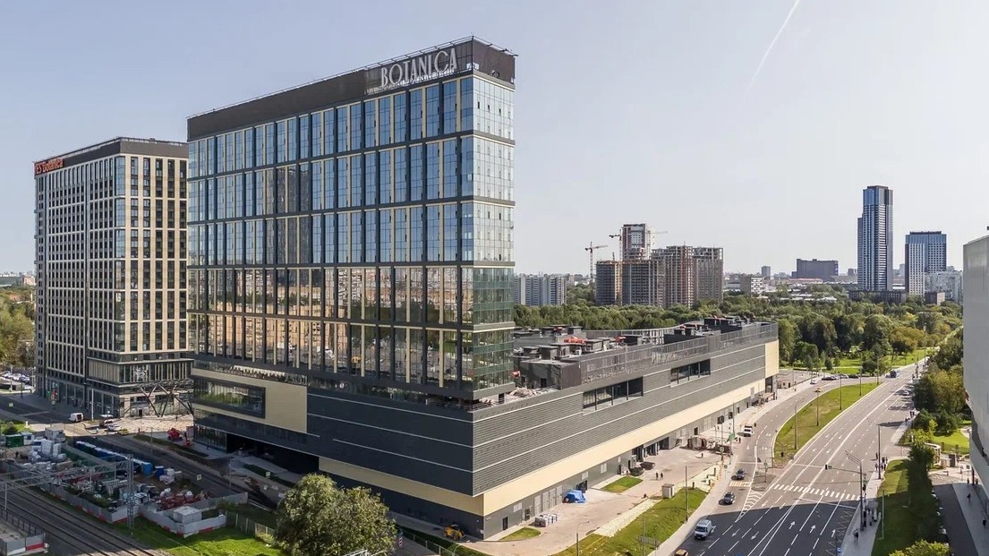 Максим Ликсутов: Два офисных центра ввели в эксплуатацию в рамках программы стимулирования создания мест приложения труда