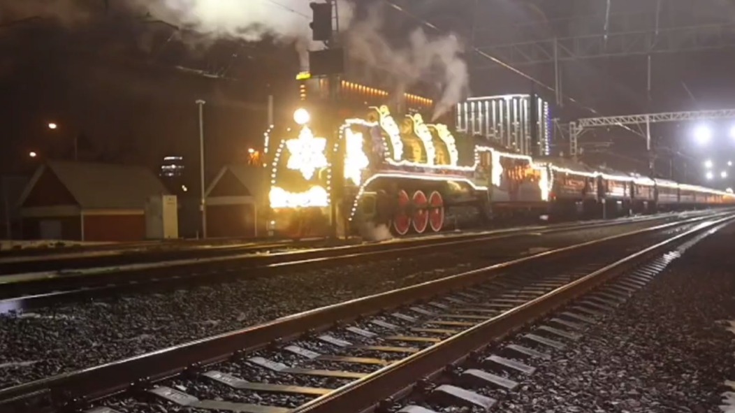 Поезд Деда Мороза прибыл в Москву из Великого Устюга