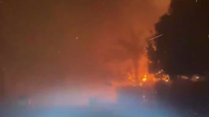 Элитный район Пасифик-Палисейдс эвакуируют из-за мощного пожара