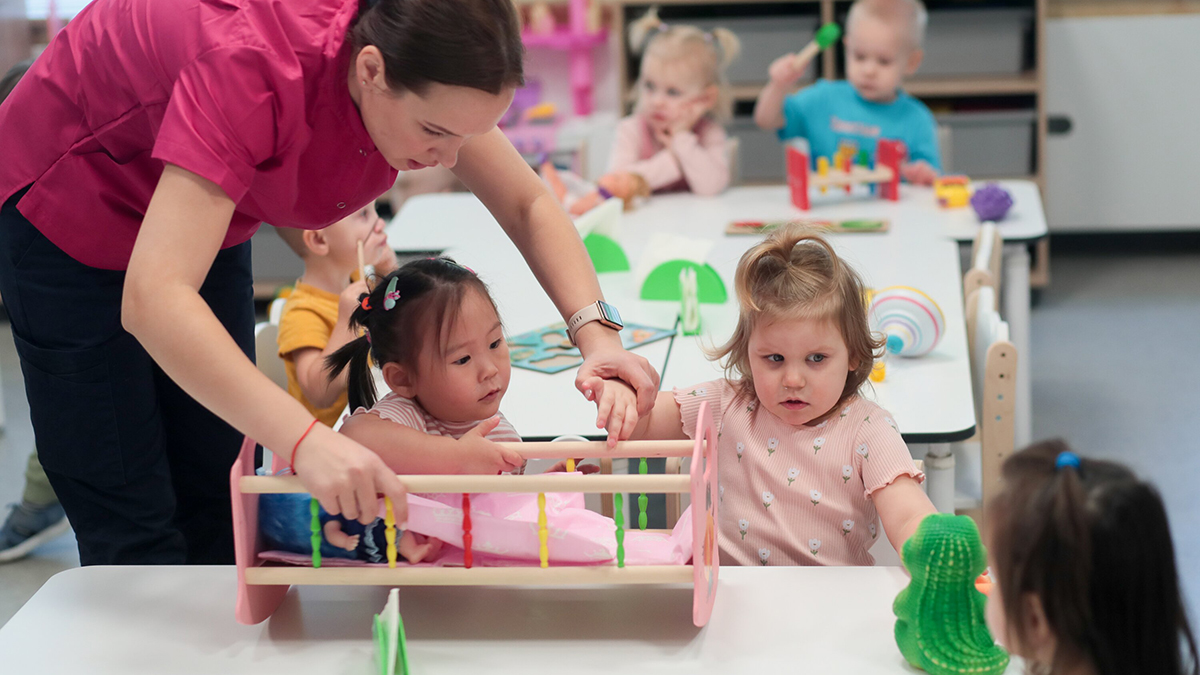 В России призвали учредить новое почетное звание для дошкольных работников