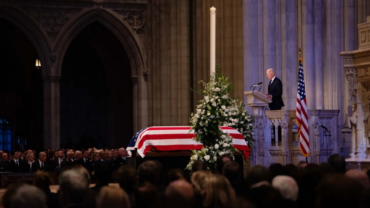 Джо Байден уснул во время прощания с экс-президентом Джимми Картером