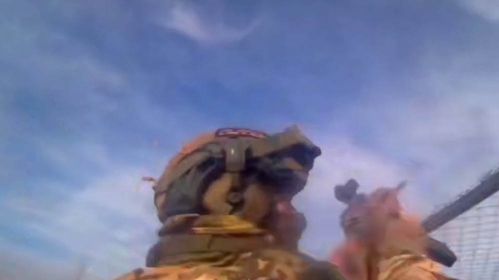 Боец ВС РФ на ходу с первого выстрела сбил украинский беспилотник