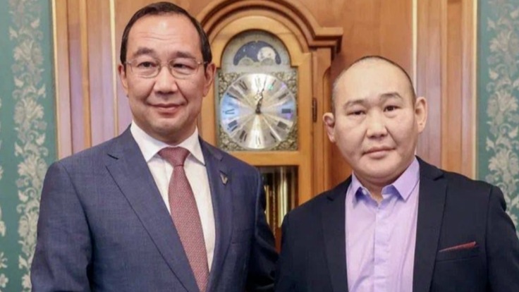 Глава Якутии подарил новый нож бойцу, одолевшему военного ВСУ в рукопашном бою