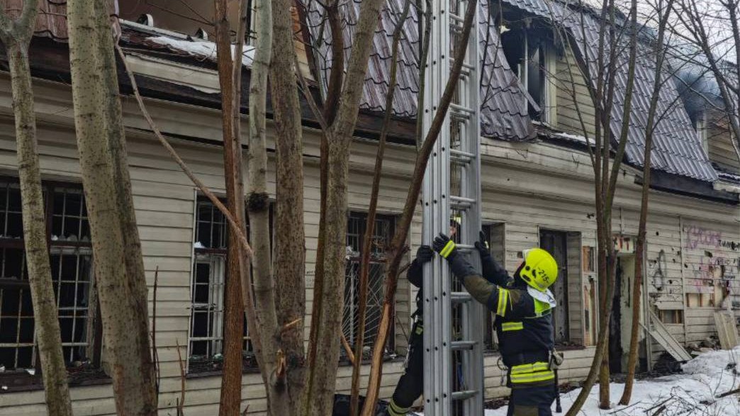 Пожар произошел в заброшенном здании на юге Москвы