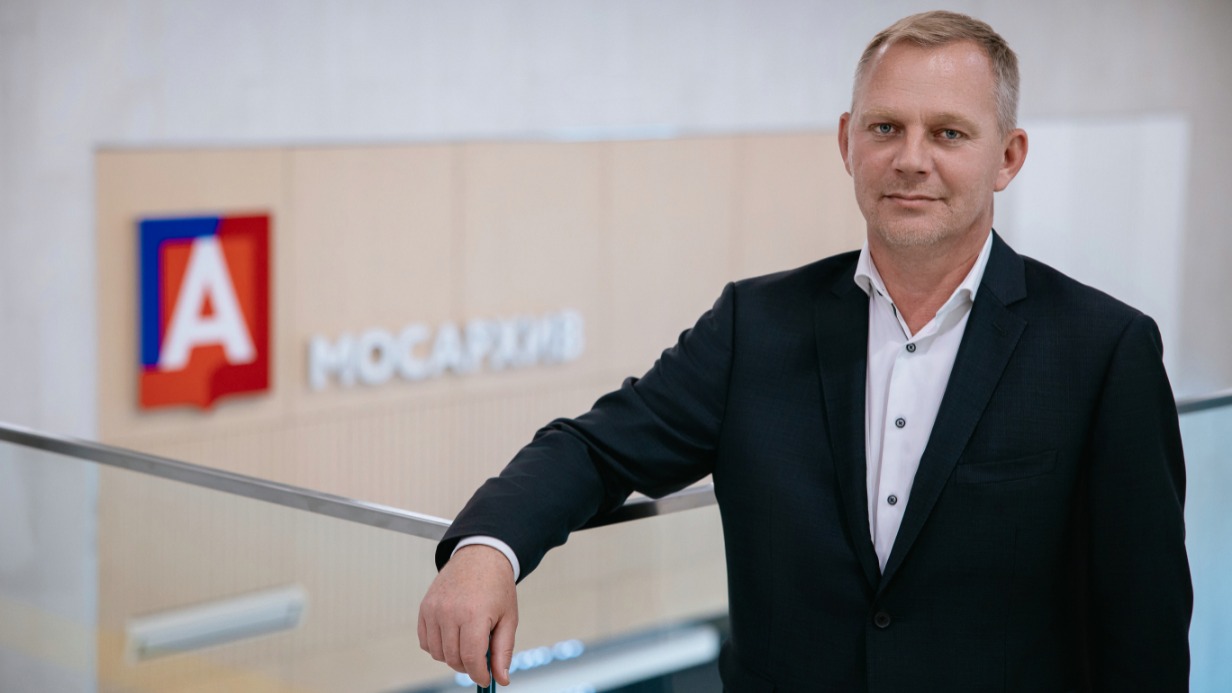 Начальник Главархива Москвы Ярослав Онопенко в здании ведомства