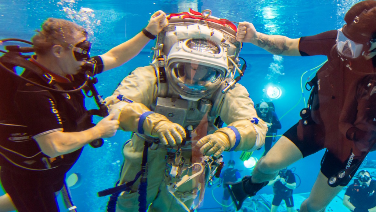 Российский космонавт Алексей Зубрицкий в гидролаборатории Центра подготовки космонавтов