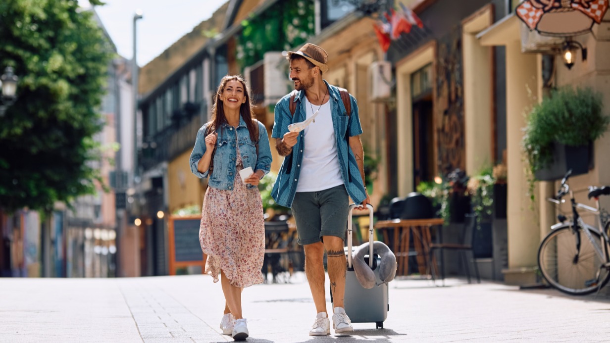 Чтобы хорошо и недорого отдохнуть летом, начать планировать путешествие и покупать путевки стоит уже зимой