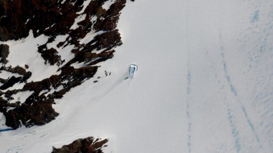 Огромную «дверь» заметили на спутниковых снимках Антарктиды