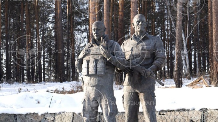 Памятник основателям ЧВК «Вагнер» Пригожину и Уткину установили в Иркутске