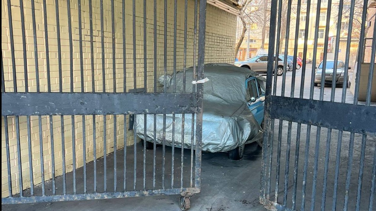 Тело женщины с ножевыми ранениями нашли в автомобиле на Кутузовском проспекте