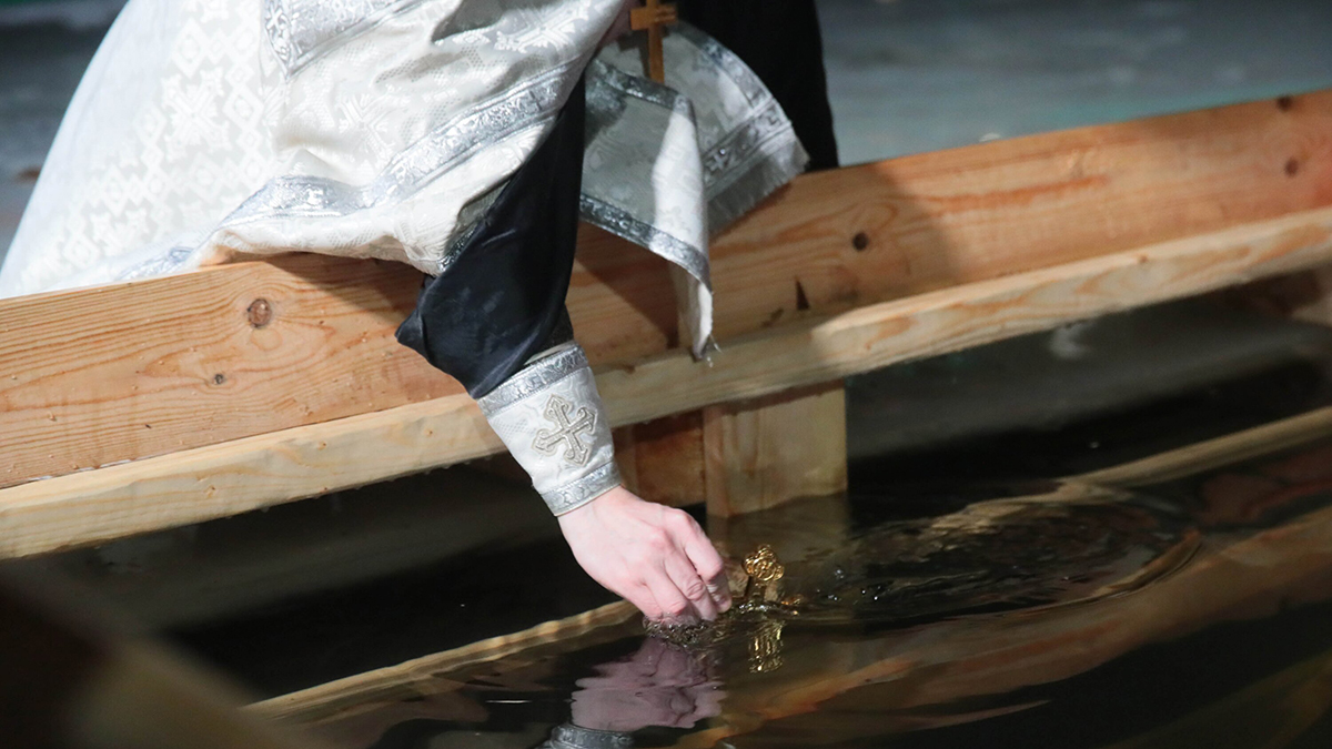 Вода в источнике святой Матроны в Кемеровской области почернела на Крещение