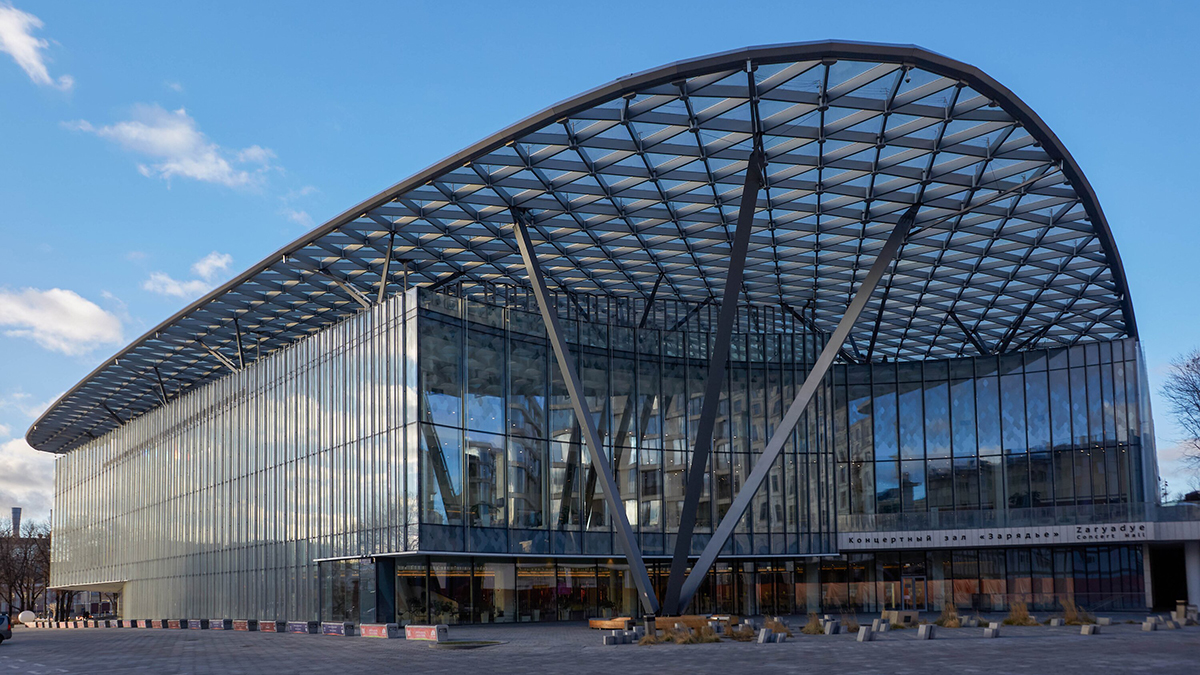 На «Матрешке Москвы» в «Зарядье» впервые показали северное сияние и подсолнухи