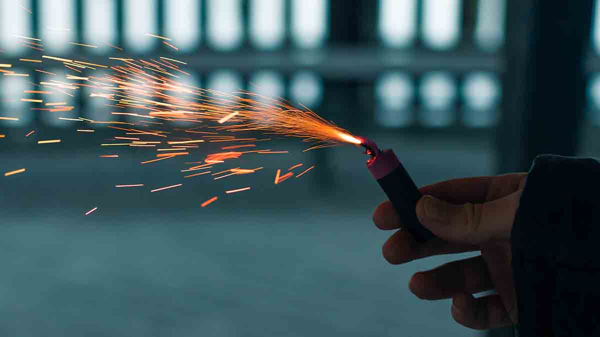 Подростки взорвали петарду в ПВЗ рядом с отделом полиции под Красногорском