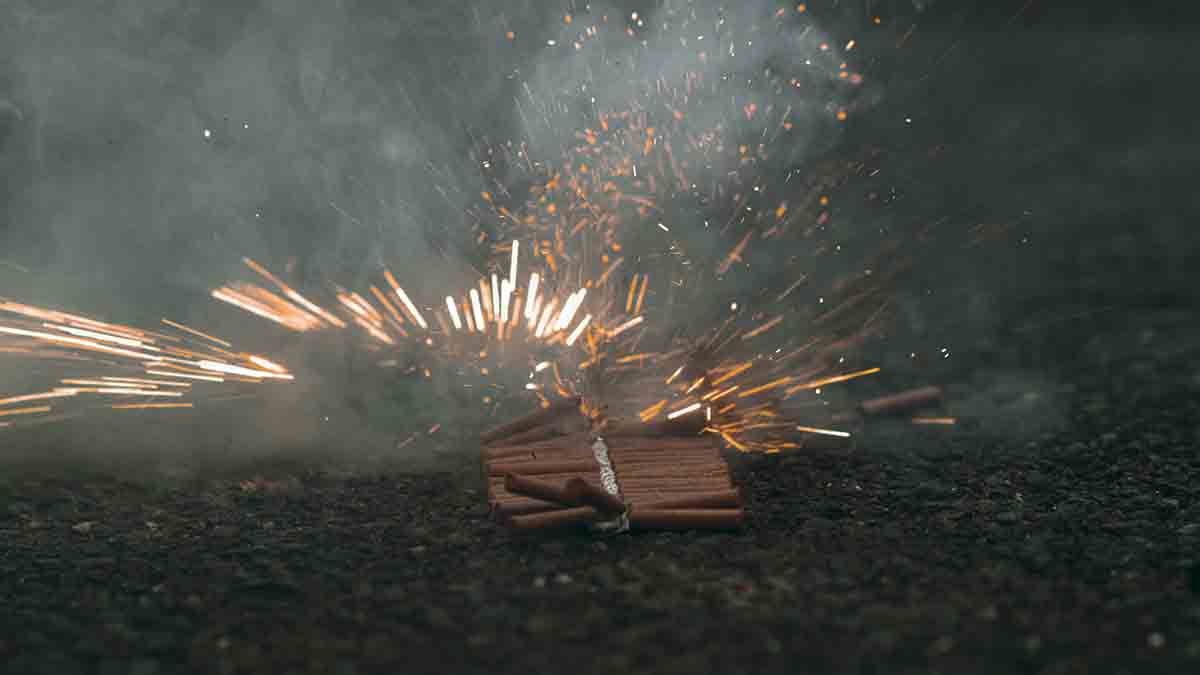 Регулярно использовал пиротехнику: на пострадавшего от педарды мальчика пожаловались соседи