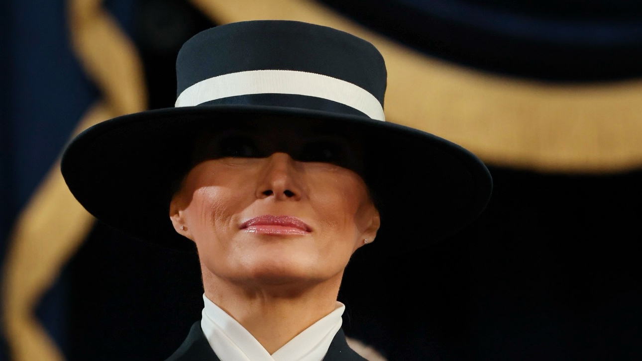 Дизайнер странной шляпы Меланьи Трамп раскрыл ее символическое значение