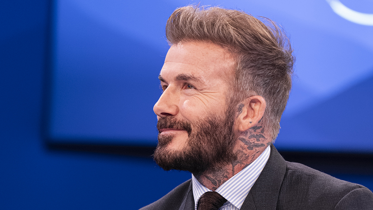 Футболиста Дэвида Бекхэма посвятили в рыцари