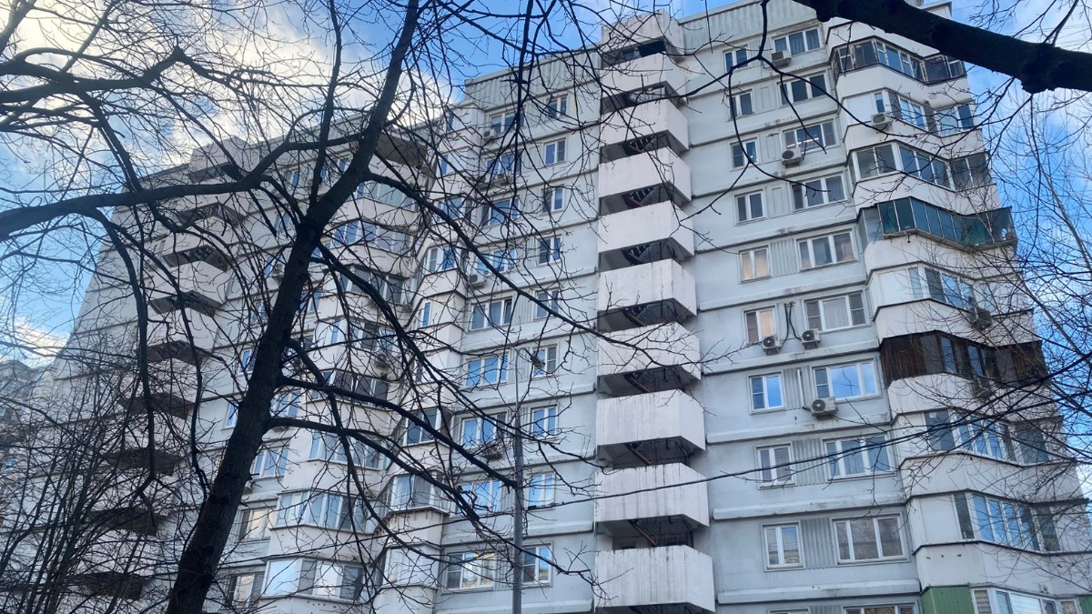 В доме 1999 года постройки на севере столицы заменили все лифтовое оборудование