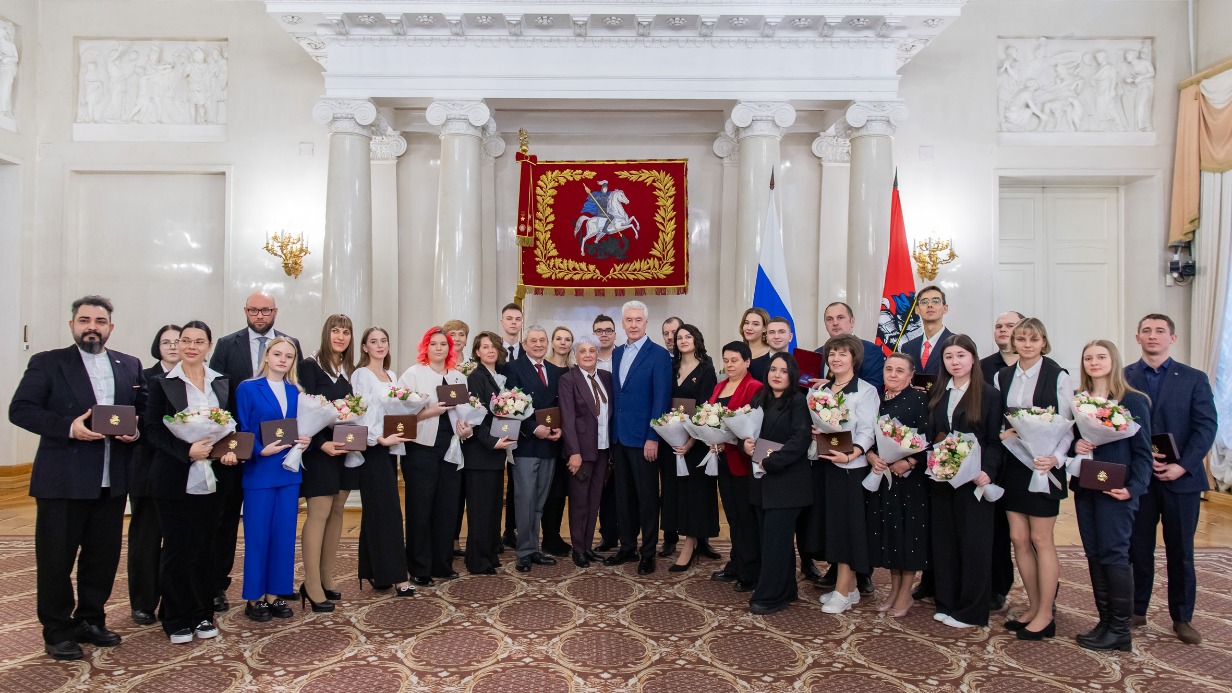 Мэр Москвы Сергей Собянин вручил почетные знаки отличия 30 горожанам за вклад в развитие волонтерского движения