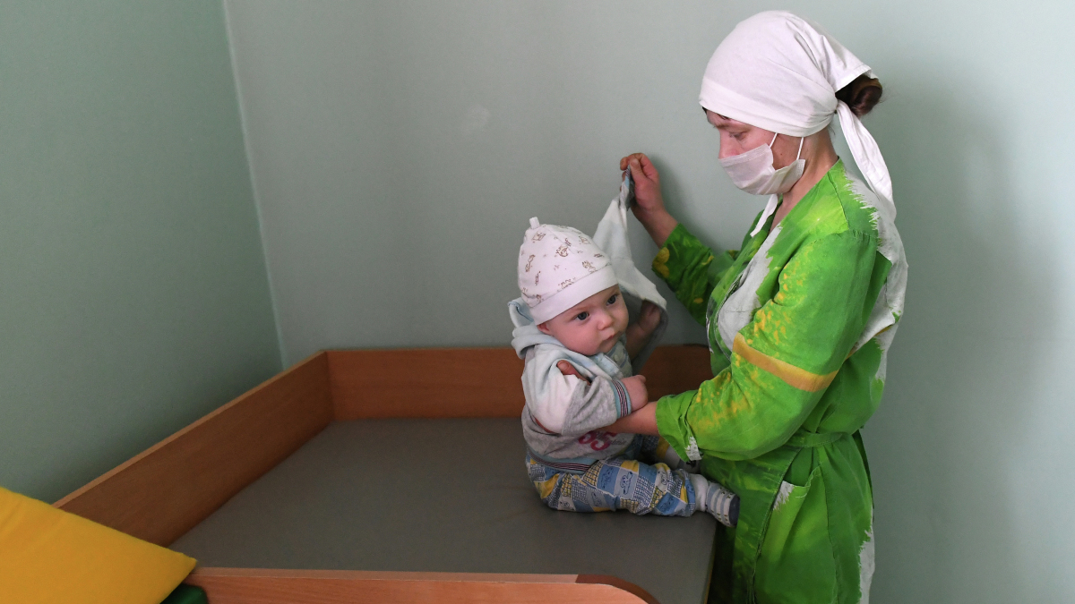 Как рожают в российских тюрьмах: условия содержания, льготы для беременных, где живут дети