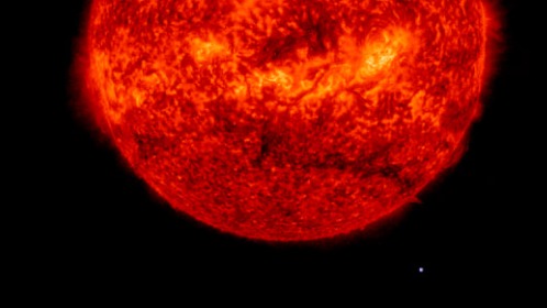 Кадры редкого выброса черной плазмы на Солнце появились в Сети