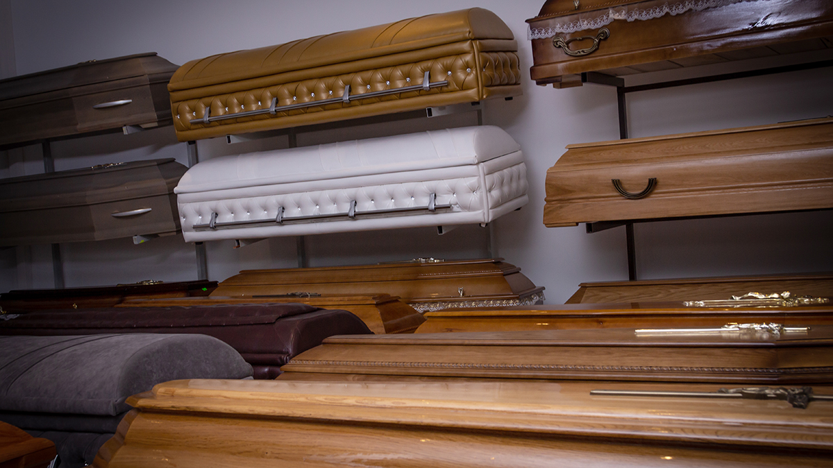 Спрос на картонные гробы вместо деревянных вырос в России