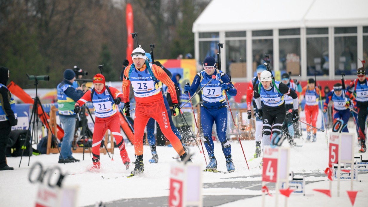 В Кубке Pioner Cup приняли участие спортсмены-любители. Они соревновались в двух категориях — основная гонка и мастера среди мужчин и женщин