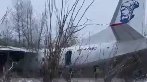 Самолет выехал за пределы взлетной полосы и врезался в кусты под Хабаровском 